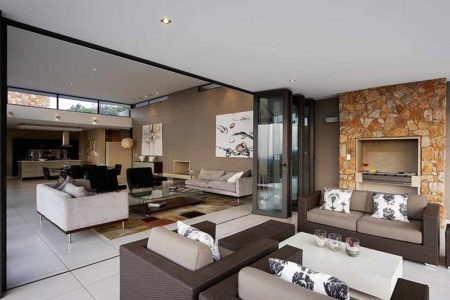 stack-doors-open-plan-entertainment-area